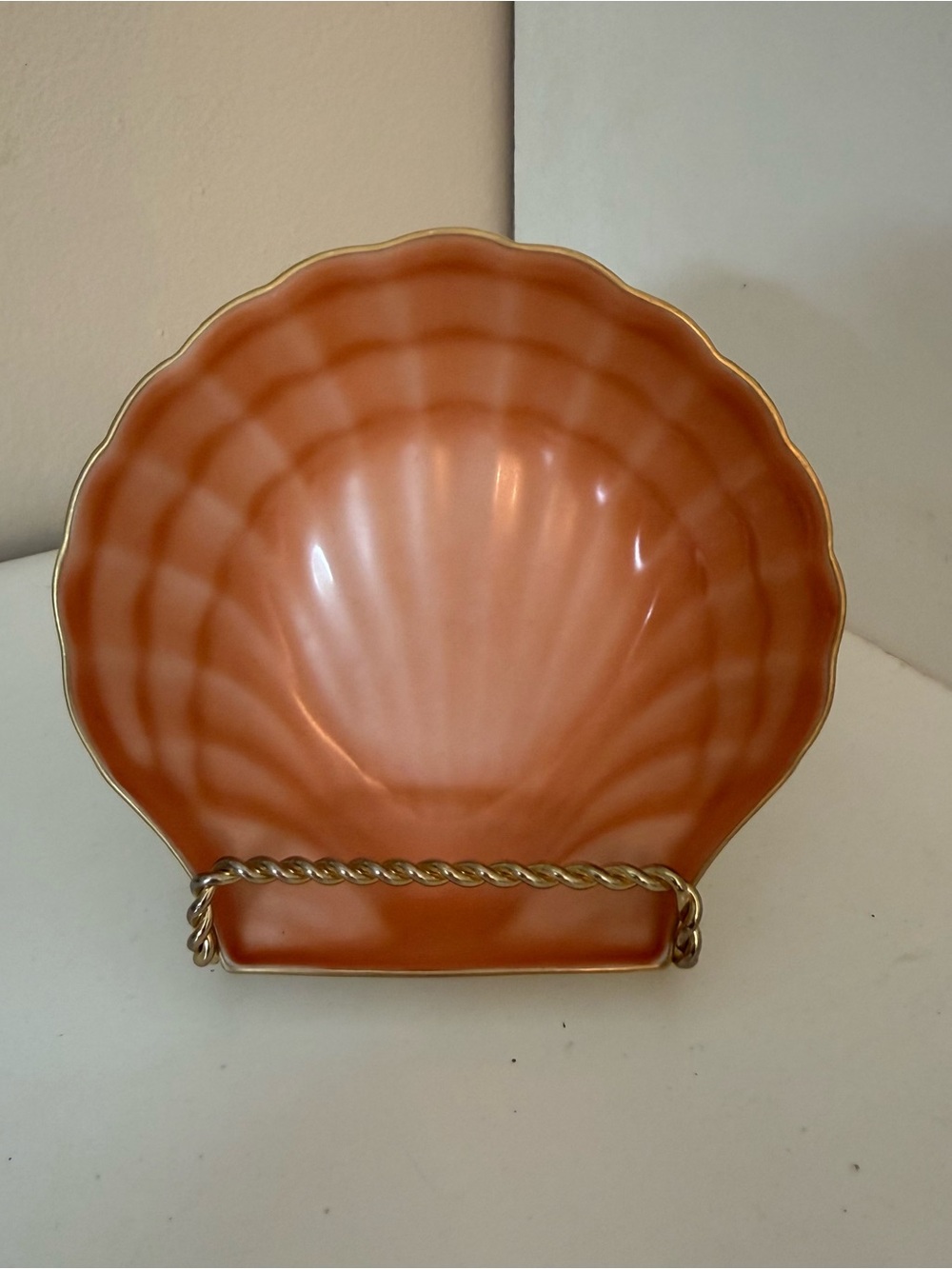VTG Mottahedeh Vista Alegre Portugal Shell Dish Coral Gold Trim Porcelain 4.5”